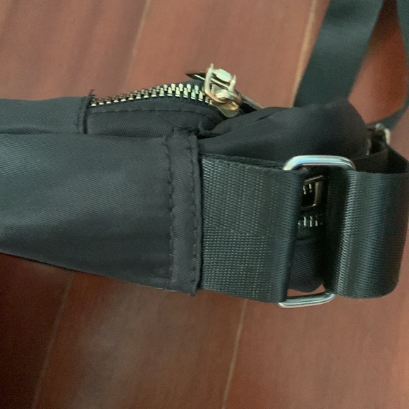 Gently used Crossbody purse with gold tone hardware - Picture 8 of 11